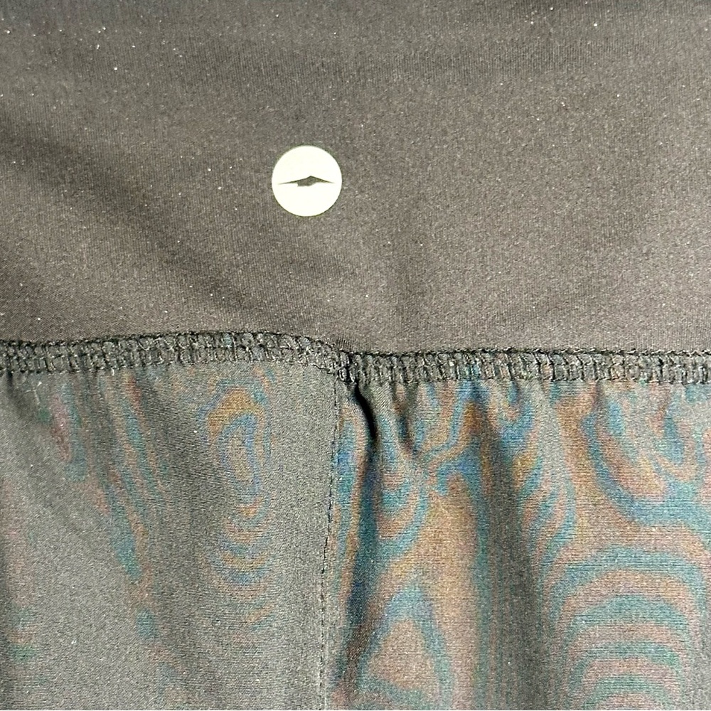 Women’s Adjustable Waist Avia Charcoal Performance Shorts - Picture 10 of 10